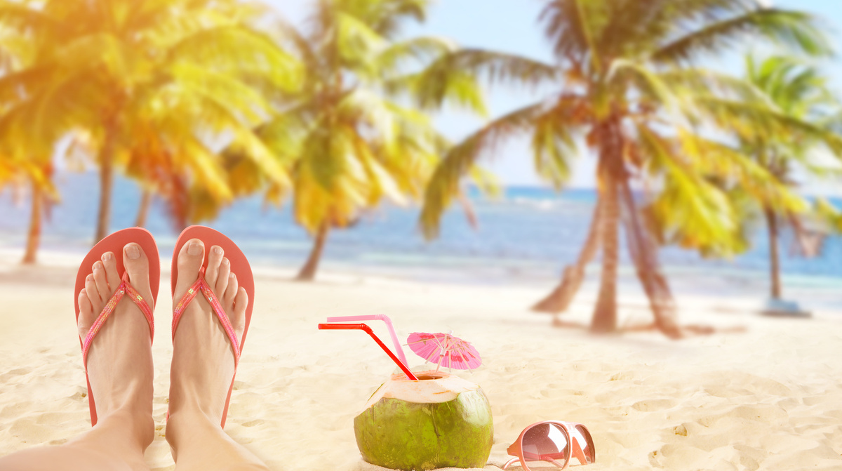 detente sur la plage avec flip flop(